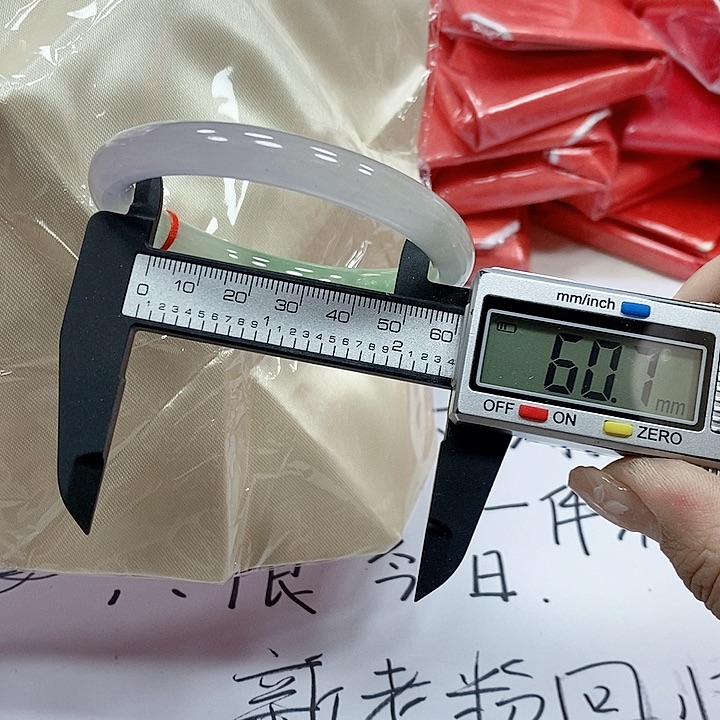 翡翠手镯未镶嵌177。 