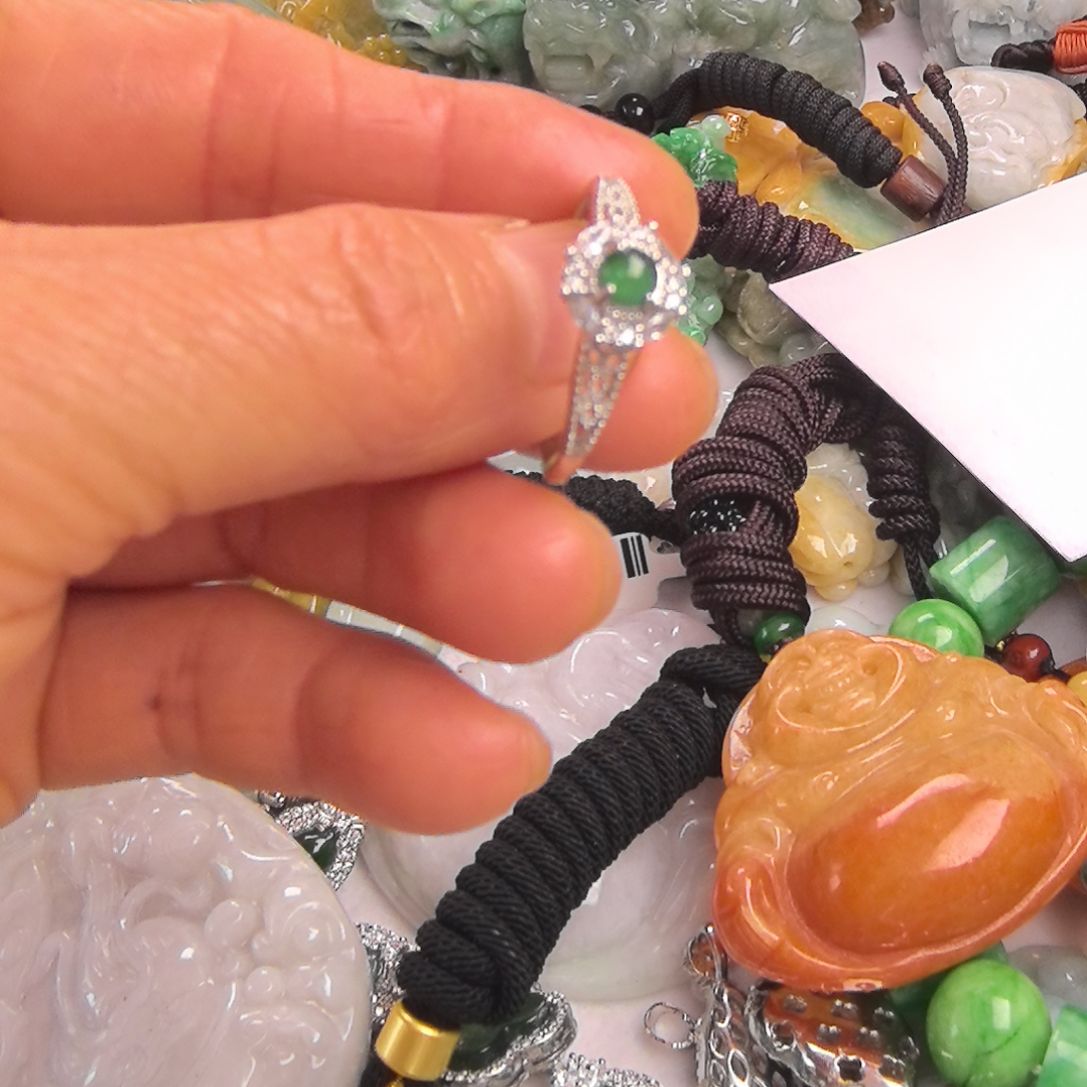 翡翠颈饰未镶嵌戒指