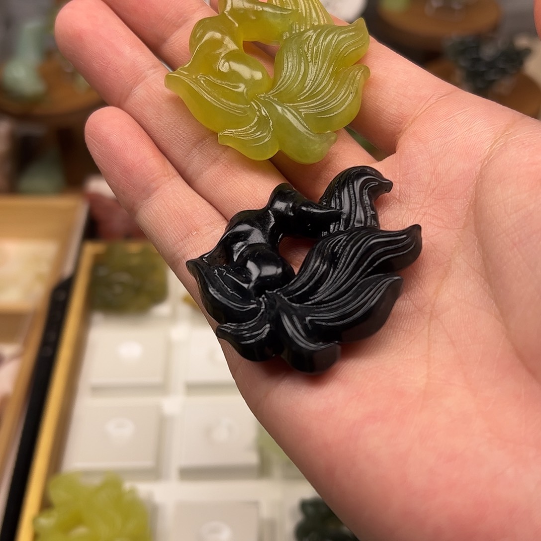 加***林蛇纹石玉合金颈饰