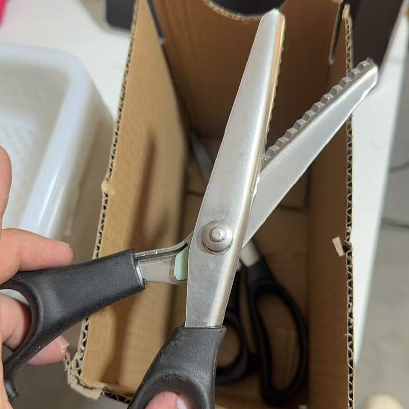 家庭三角型锯齿花边剪刀裁剪布料