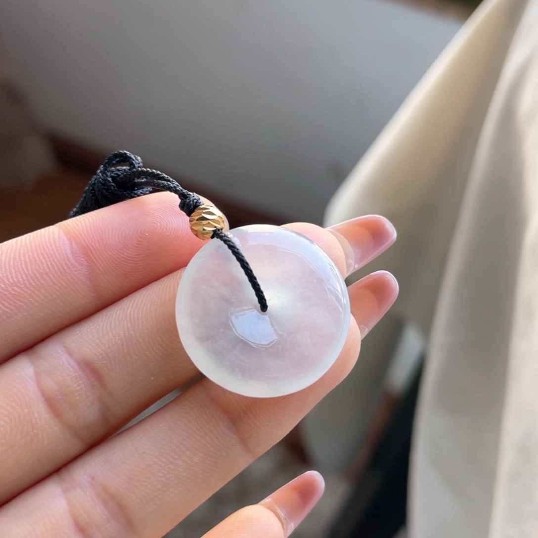 翡翠颈饰未镶嵌平安扣