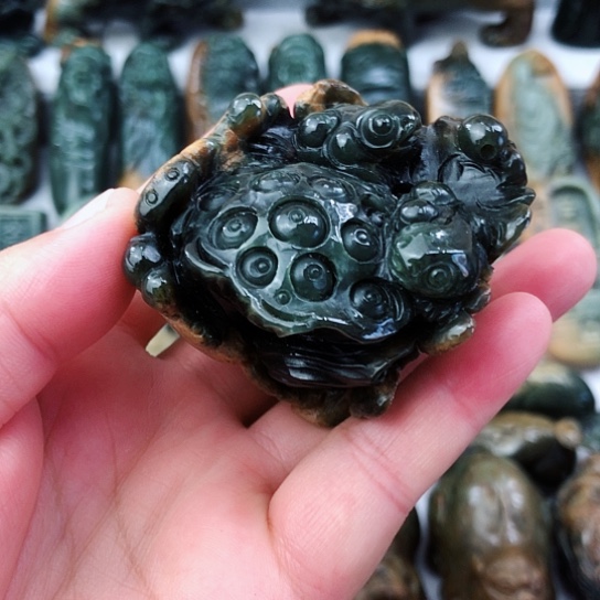 岫岩河磨玉（透闪石质玉）未镶嵌把件