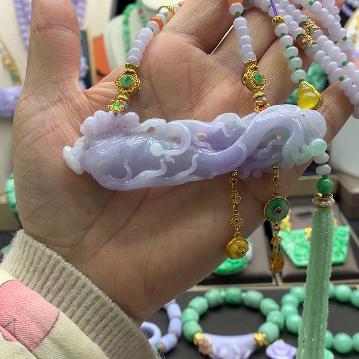 翡翠吊坠(赠链)未镶嵌