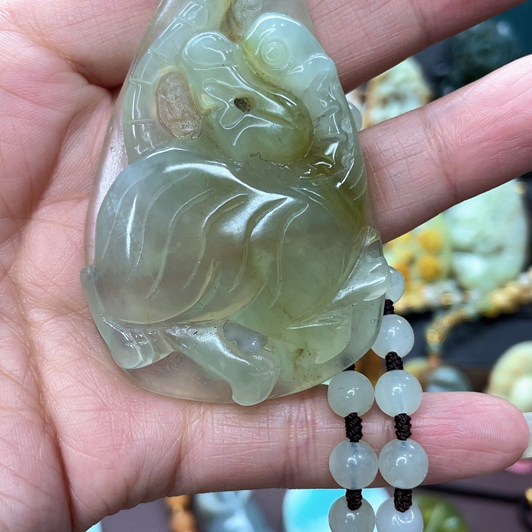 蛇纹石玉颈饰未镶嵌