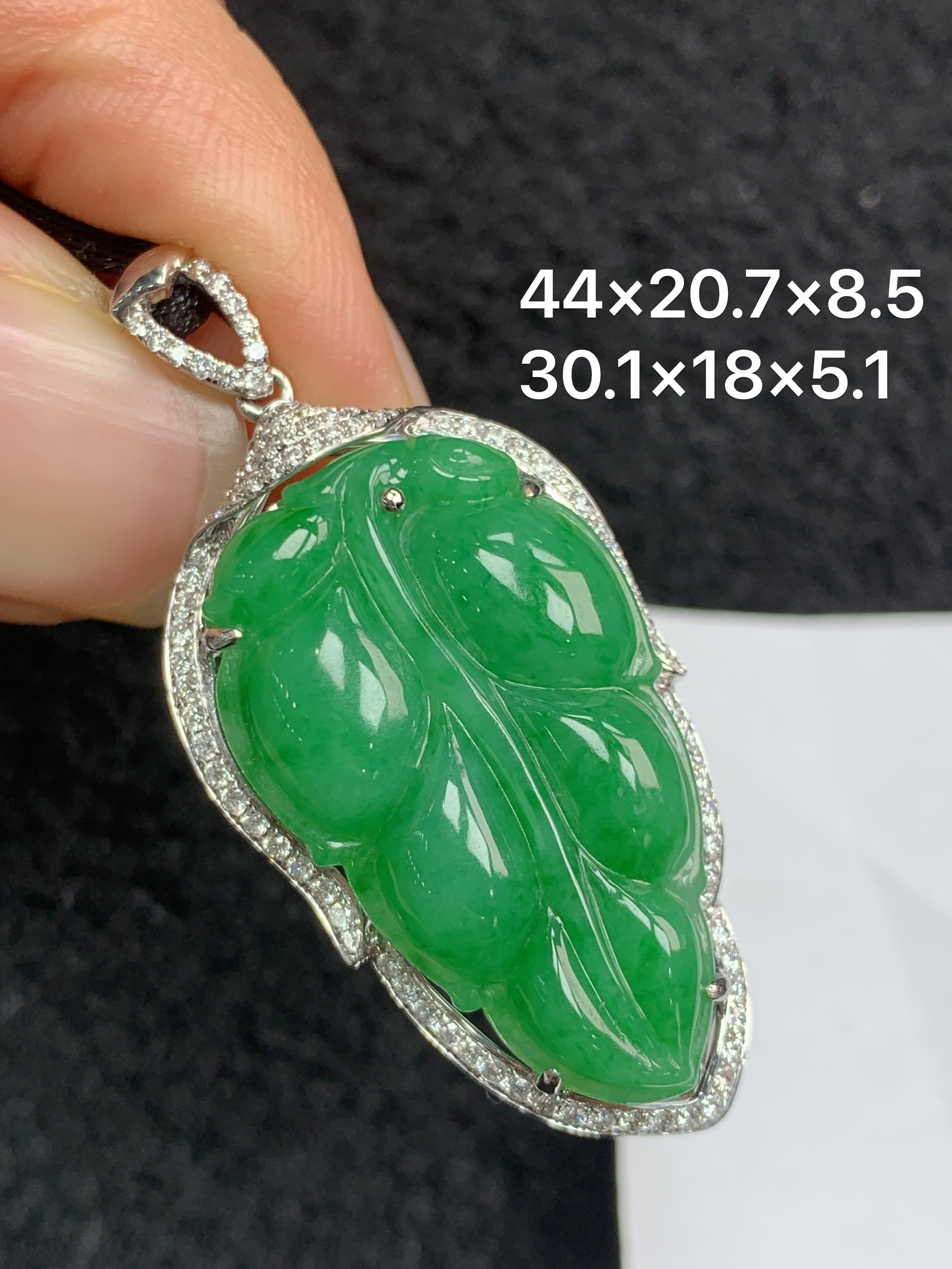 18K金镶嵌天然缅甸翡翠阳绿树叶吊坠