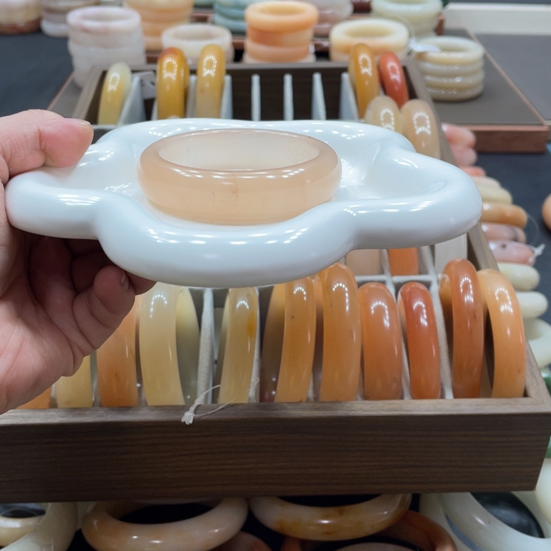 石英质玉未镶嵌手镯故**༅