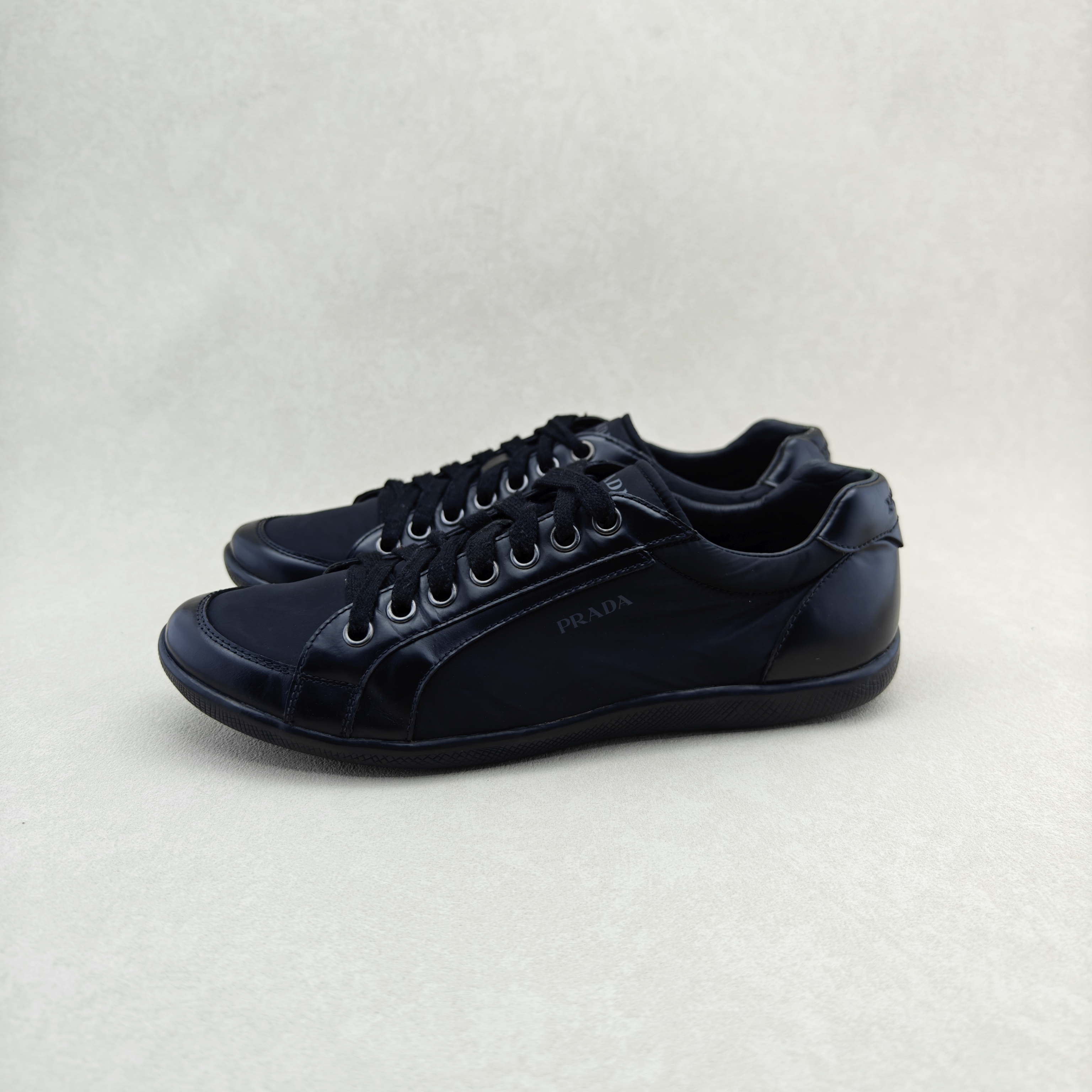 95新 Prada/普拉达 43码/经典款侧标logo拼接低帮时尚休闲鞋/无盒