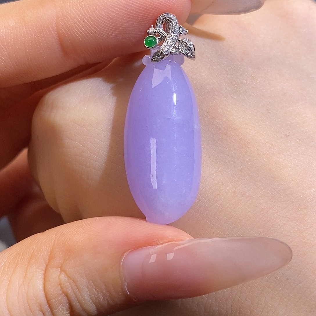 翡翠未镶嵌颈饰福瓜