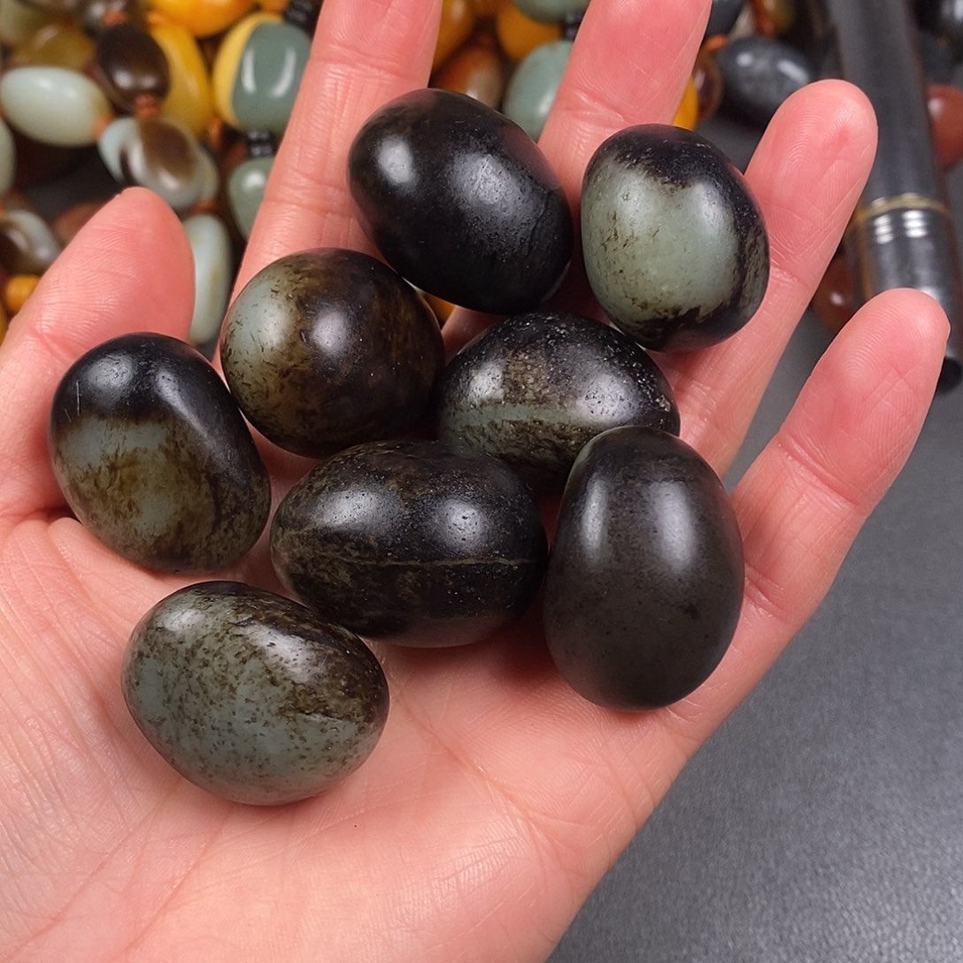 何***两和田玉未镶嵌颈饰