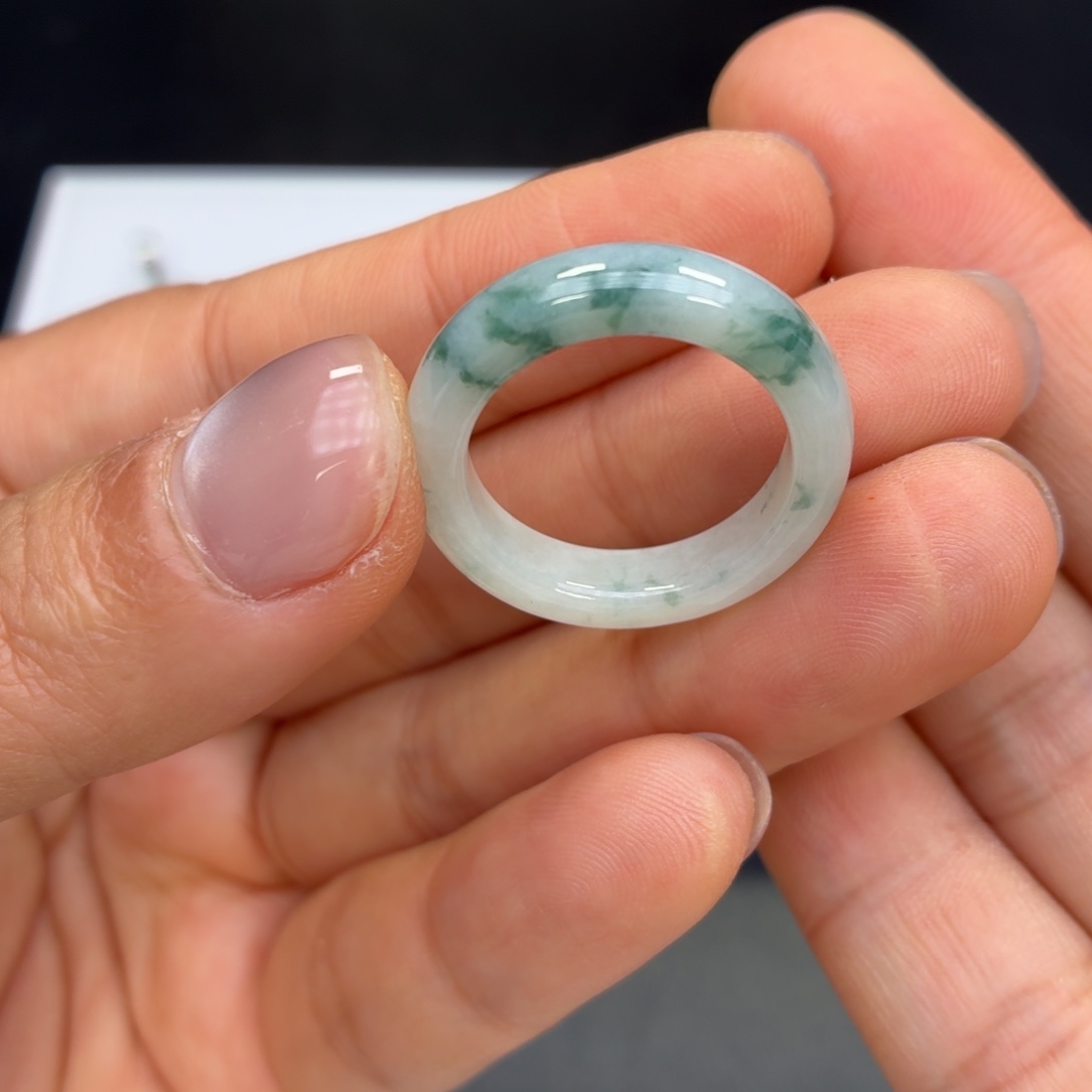 翡翠未镶嵌颈饰内经18.8