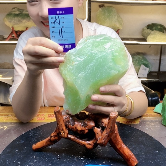 【闪购商品】蛇纹石玉未镶嵌原石