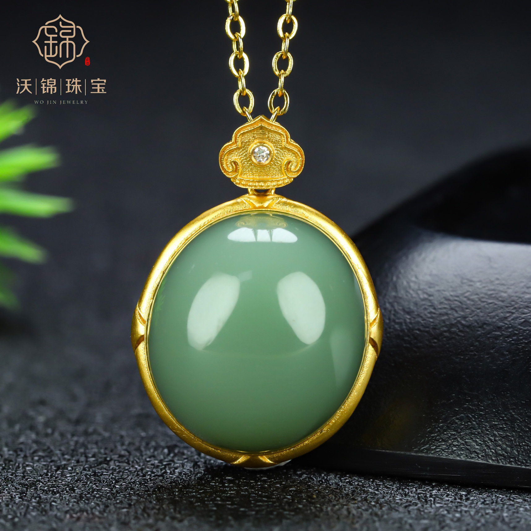 高品和田玉碧玉粉青吊坠18k金镶嵌款