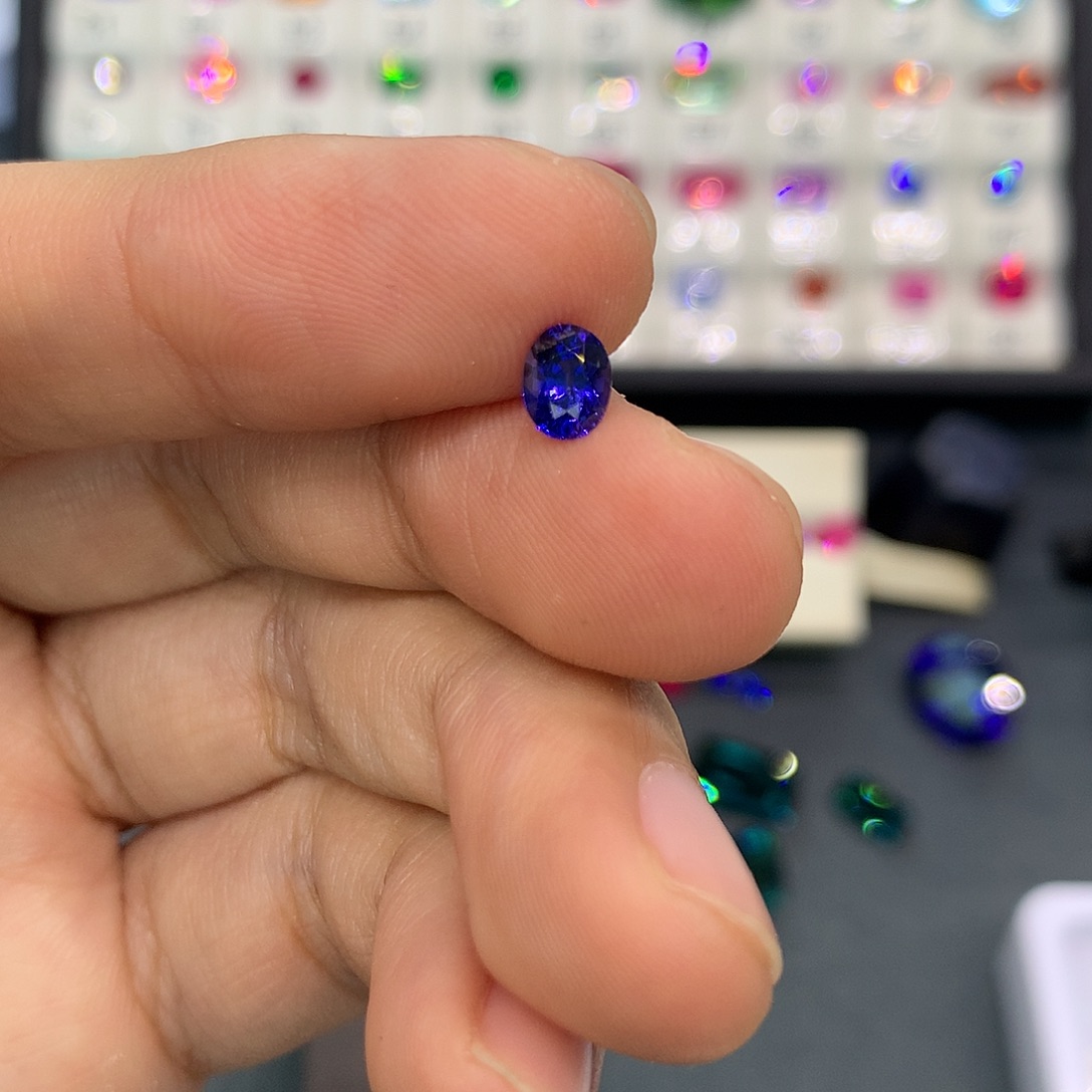 永***恒彩色蓝宝石裸石70分