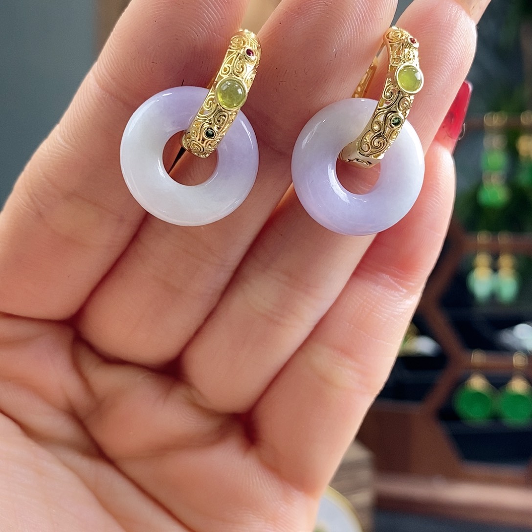 翡翠耳饰未镶嵌翡翠