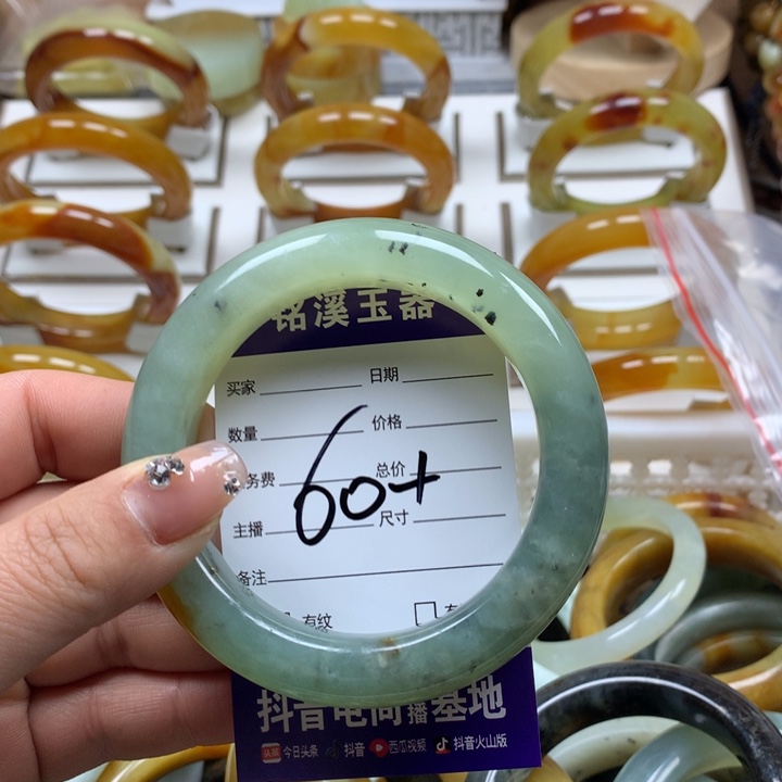 蛇纹石玉手镯未镶嵌珠*