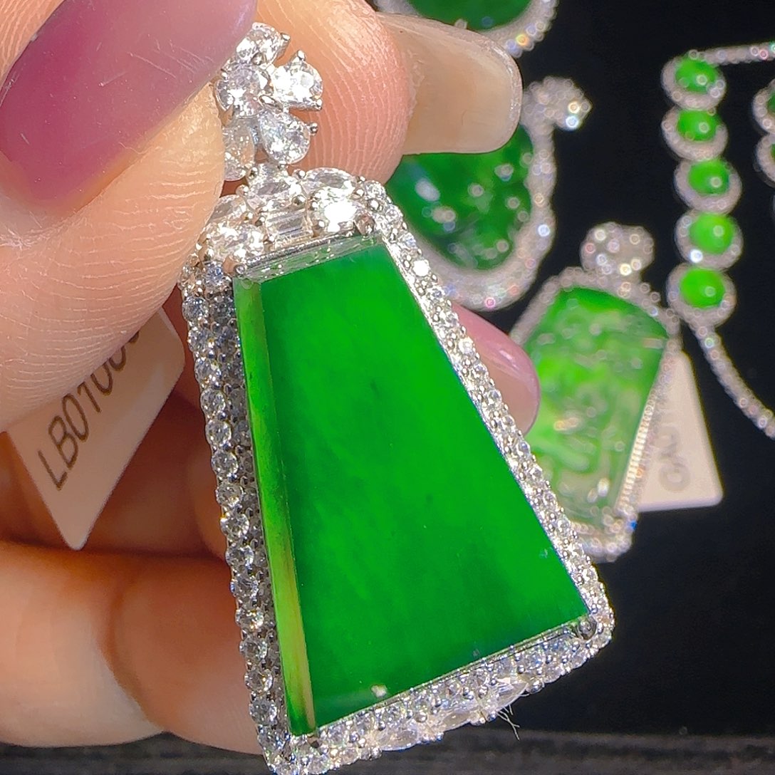 翡翠吊坠(赠链)银S925镶嵌