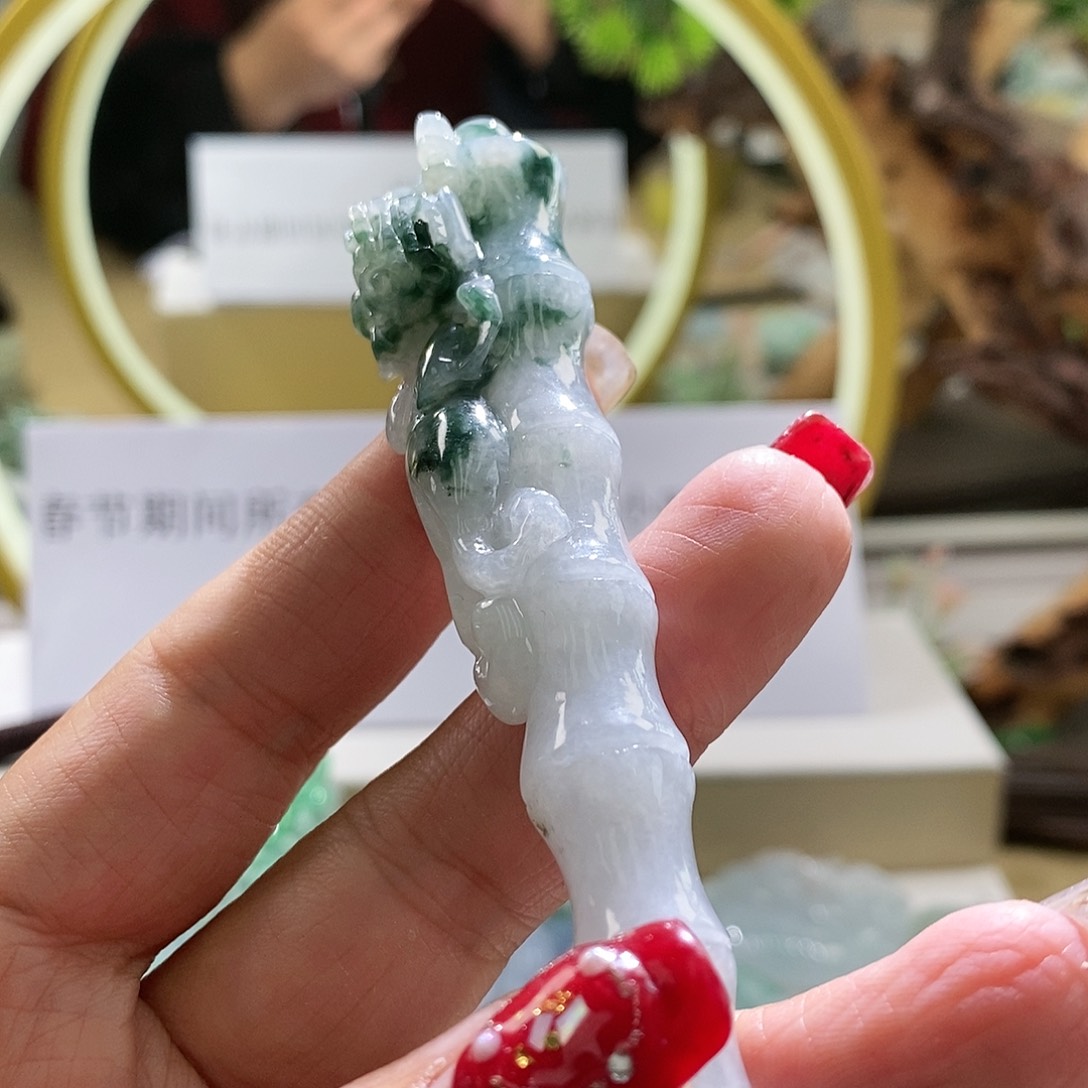 【闪购商品】翡翠颈饰未镶嵌笔