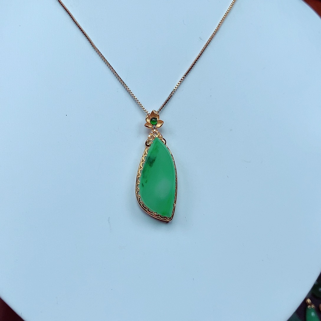 翡翠颈饰18K金镶嵌天然翡翠A货