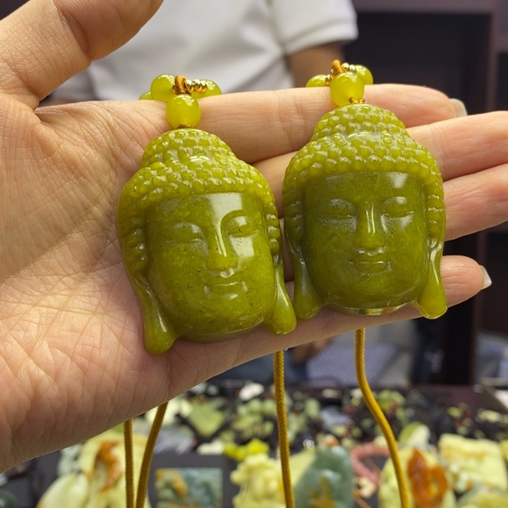 蛇纹石玉未镶嵌颈饰多样性发其一