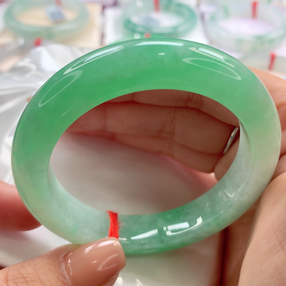 翡翠手镯未镶嵌师妹必收！