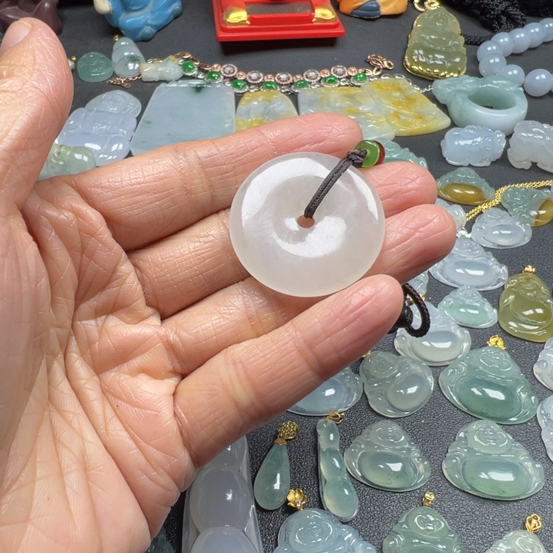 翡翠未镶嵌颈饰平安扣