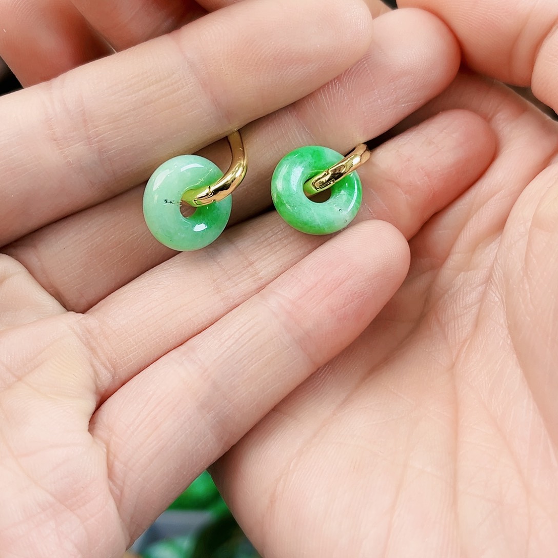 翡翠颈饰未镶嵌耳饰多样性