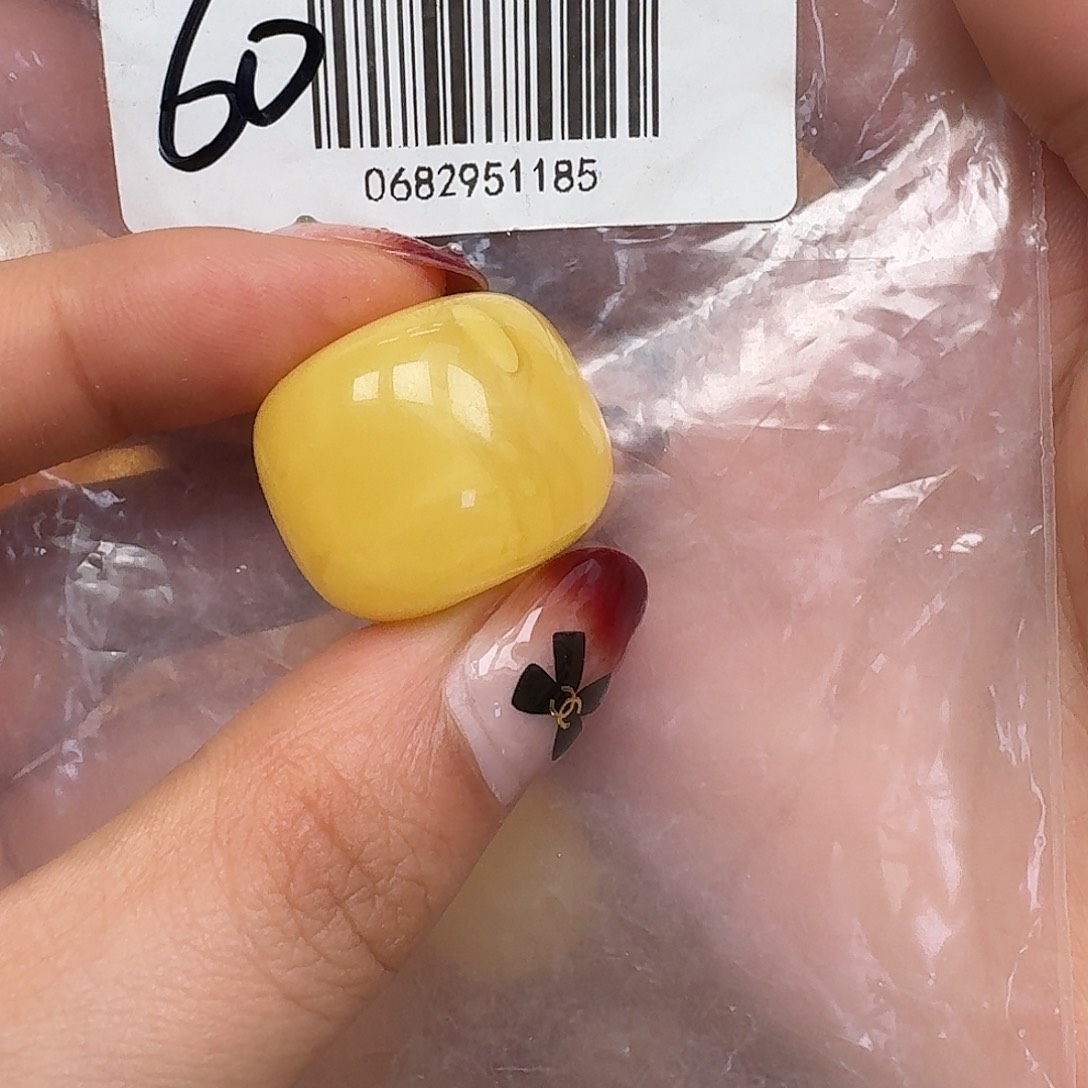 琥珀未镶嵌裸石悠悠