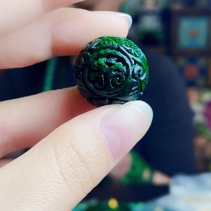 翡翠未镶嵌颈饰多样性