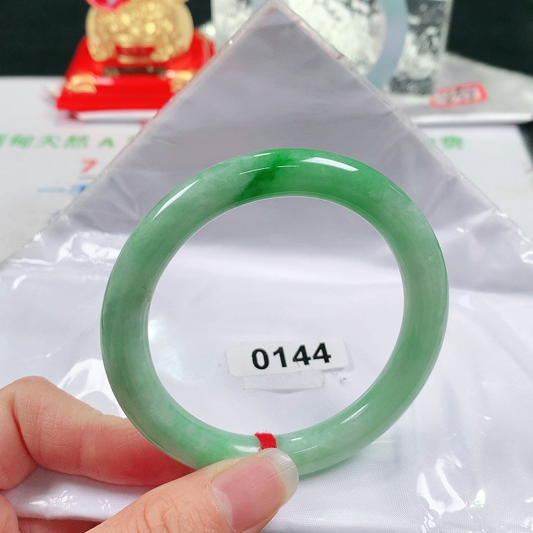 翡翠未镶嵌手镯  编号0144 圆条53+