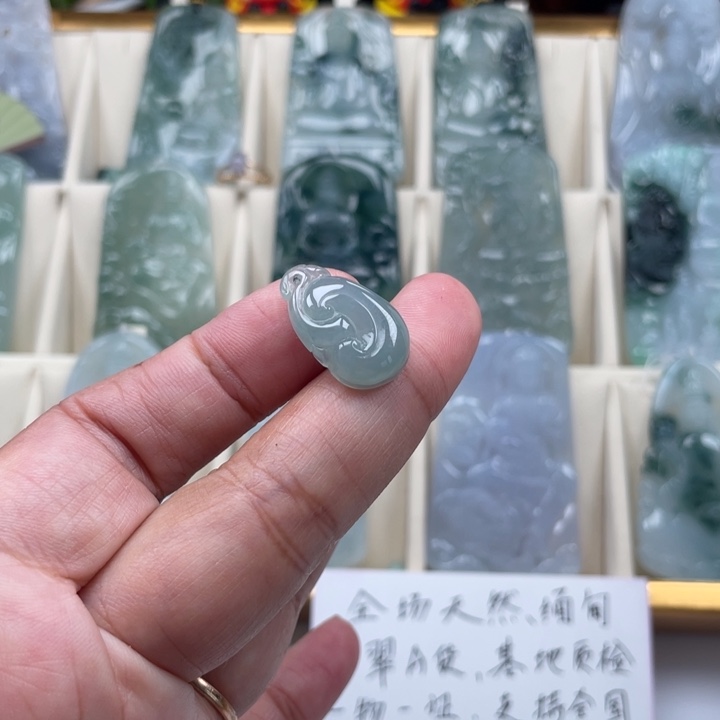 ˘***c翡翠未镶嵌颈饰玉