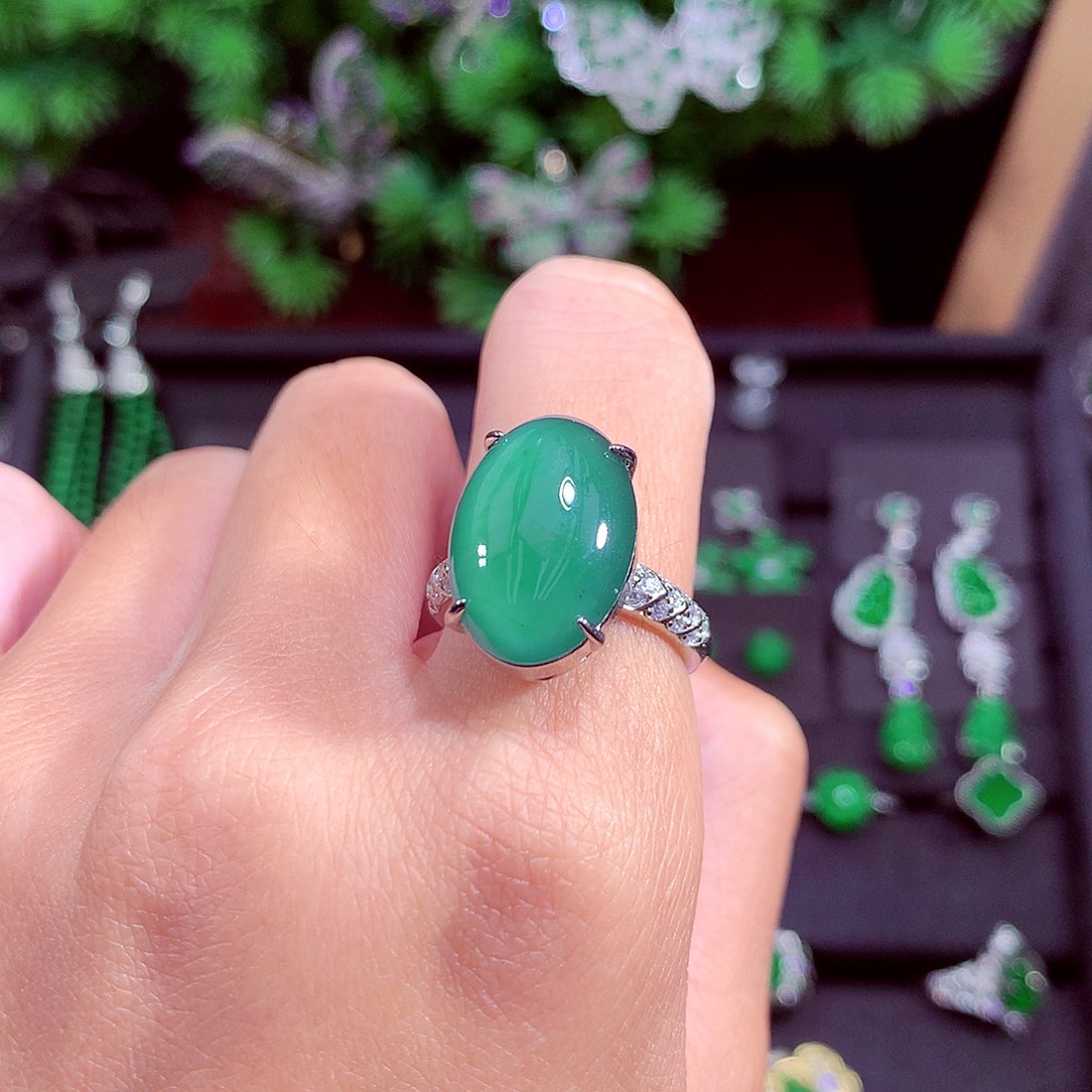 颈饰未镶嵌翡翠天然