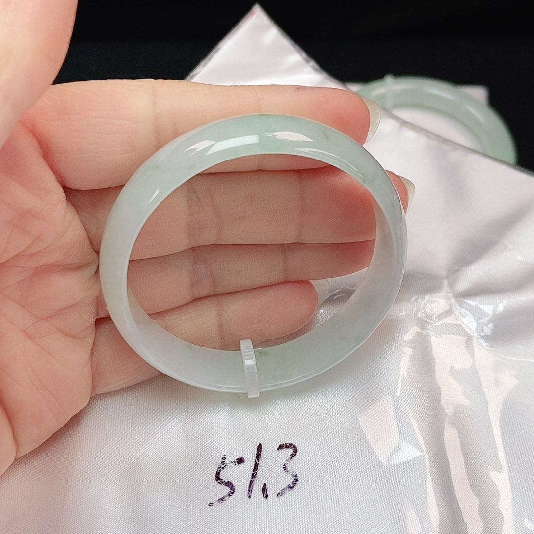 翡翠手镯未镶嵌正圈