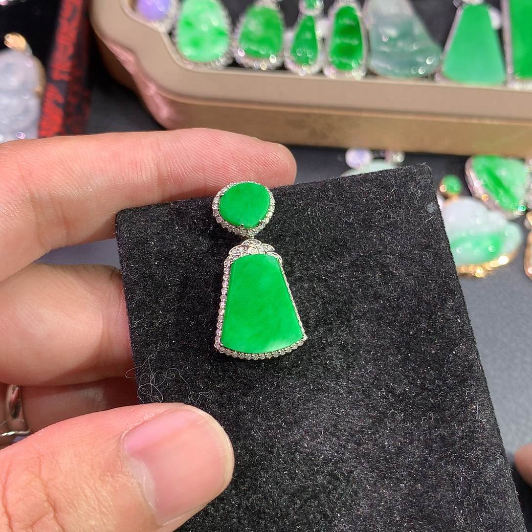 翡翠吊坠(赠链)18K金镶嵌