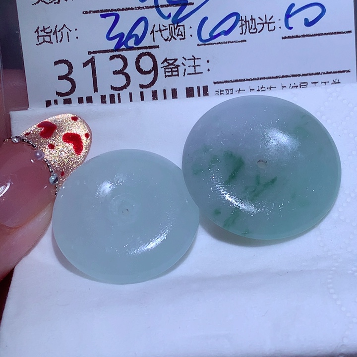 佳***a翡翠未镶嵌颈饰是