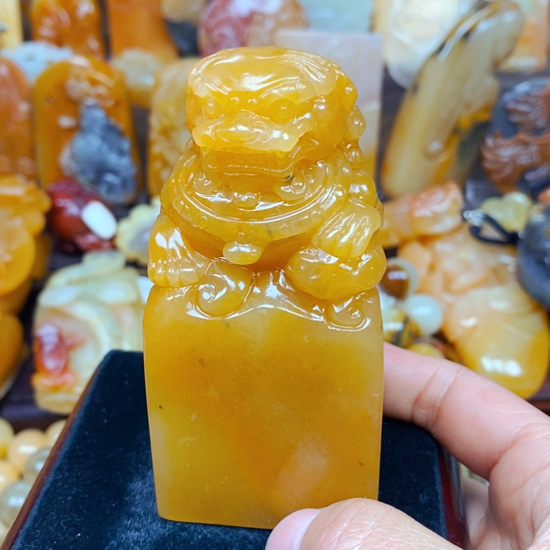 石英质玉（黄龙玉）颈饰未镶嵌