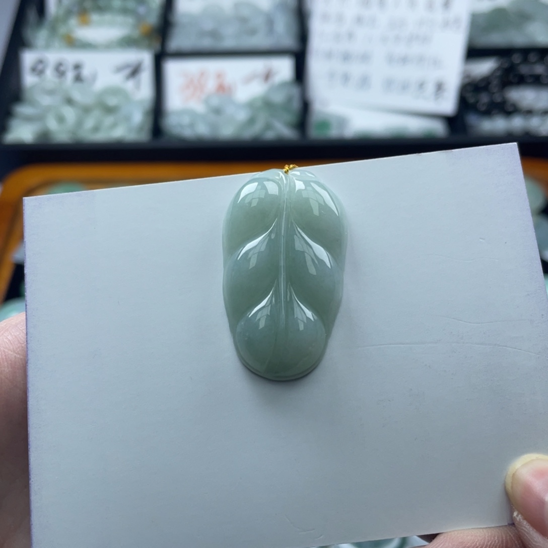 翡翠未镶嵌颈饰叶子