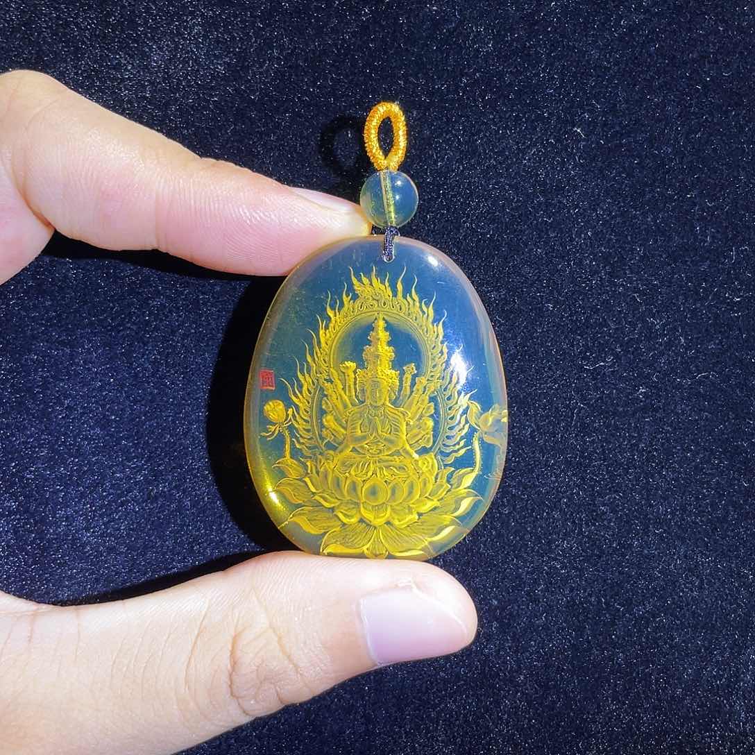 琥珀颈饰未镶嵌蓝珀千手观音阴雕吊坠