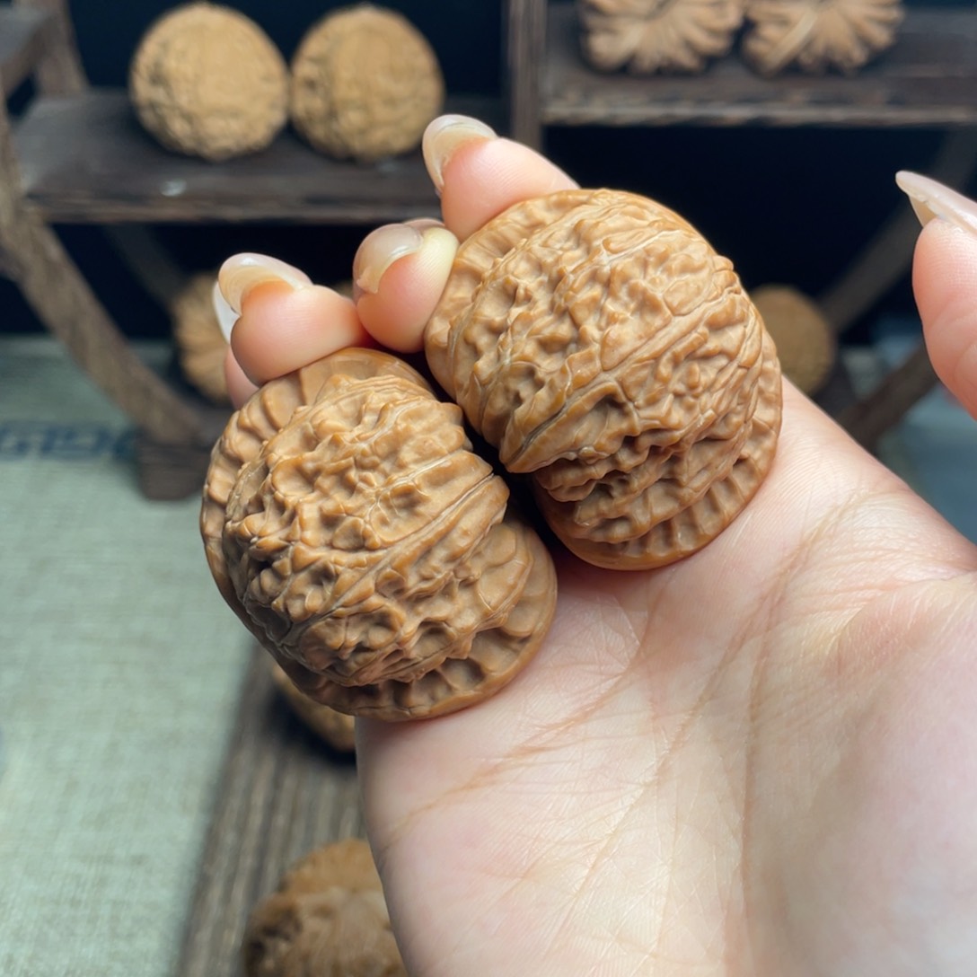 文玩核桃吊坠白狮子43 白茬精配