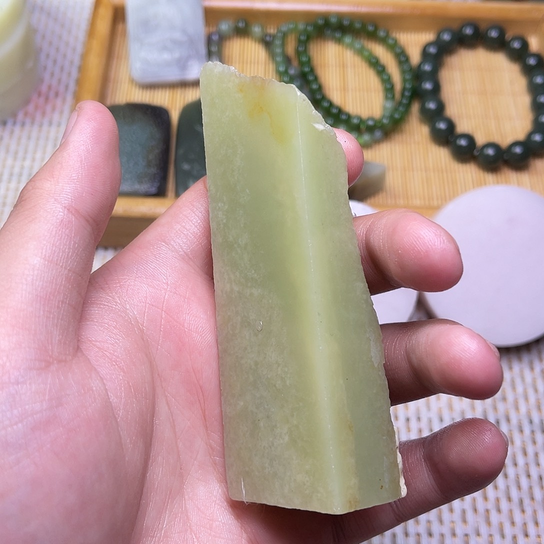 未镶嵌和田玉珠宝半成品黄口带糖牌子料