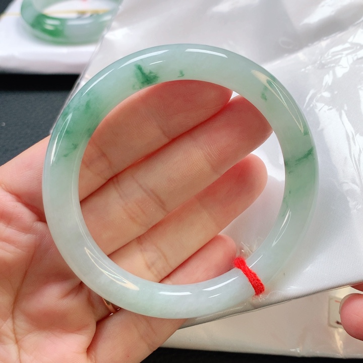 翡翠手镯未镶嵌56圆