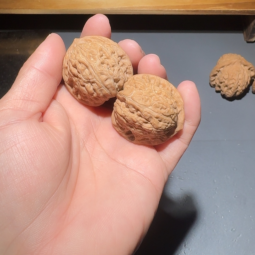 文玩核桃吊坠龙胆