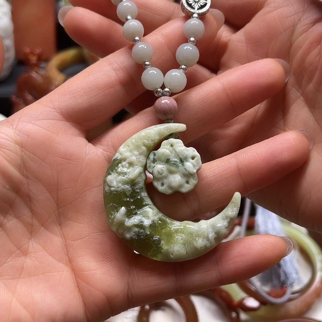 蛇纹石玉吊坠发一个未镶嵌