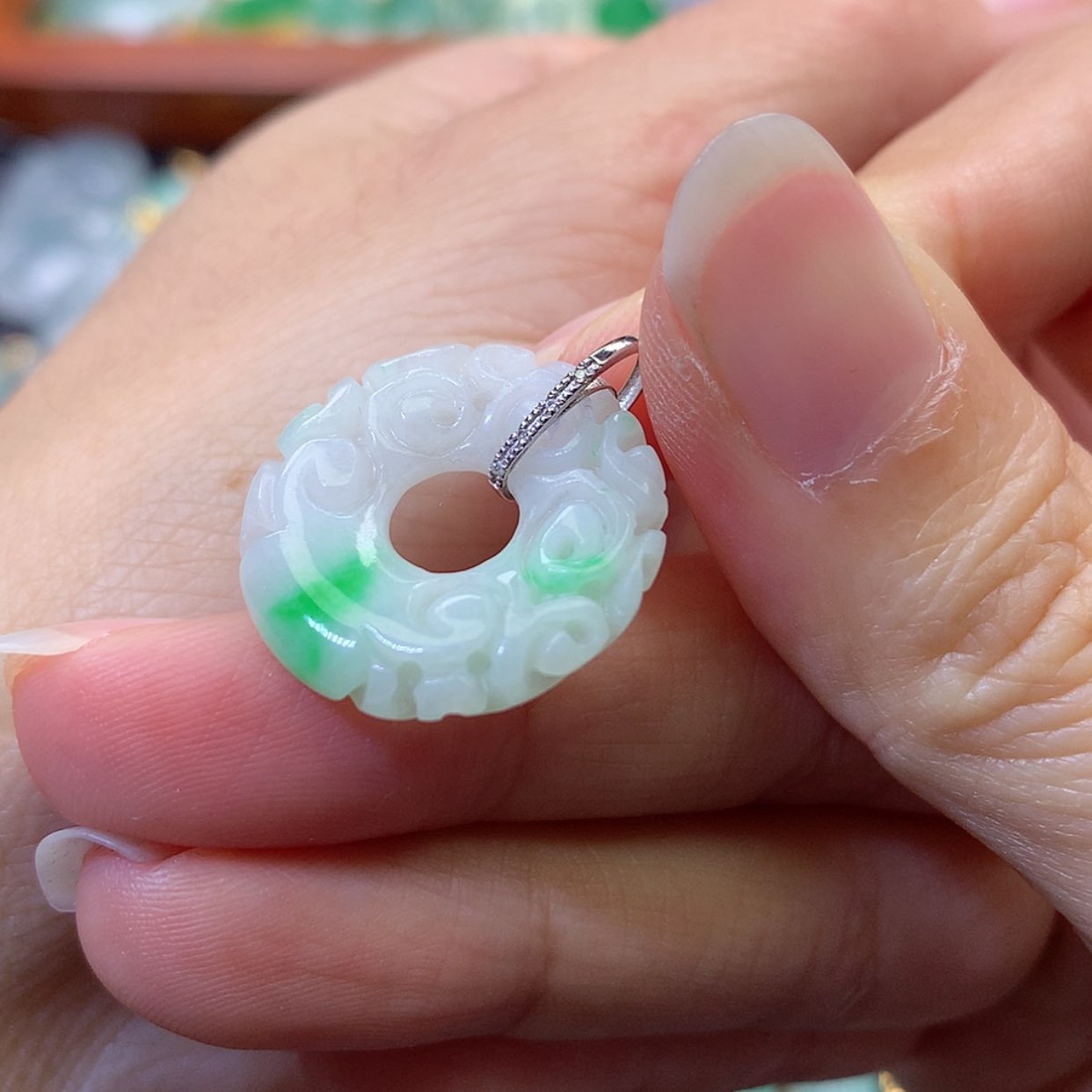 【闪购商品】吊坠(赠链)18K金镶嵌翡翠