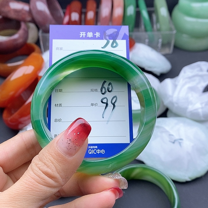 石英质玉手镯未镶嵌