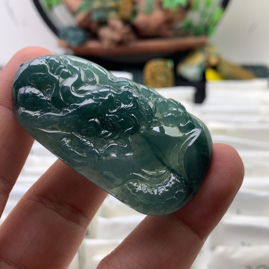 颈饰未镶嵌翡翠龙牌