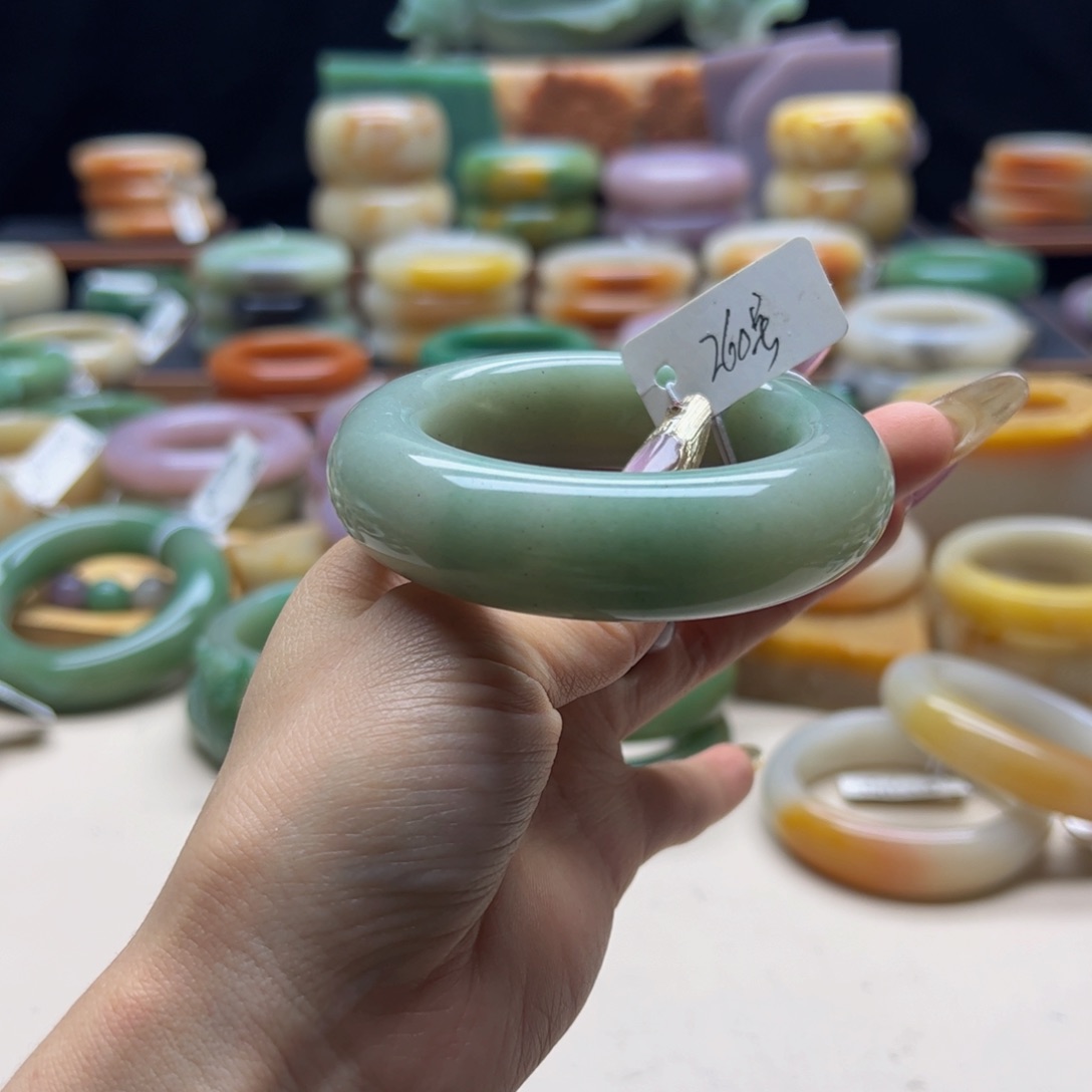 石英质玉手镯未镶嵌