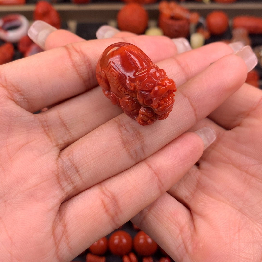 南红玛瑙未镶嵌貔貅吊坠