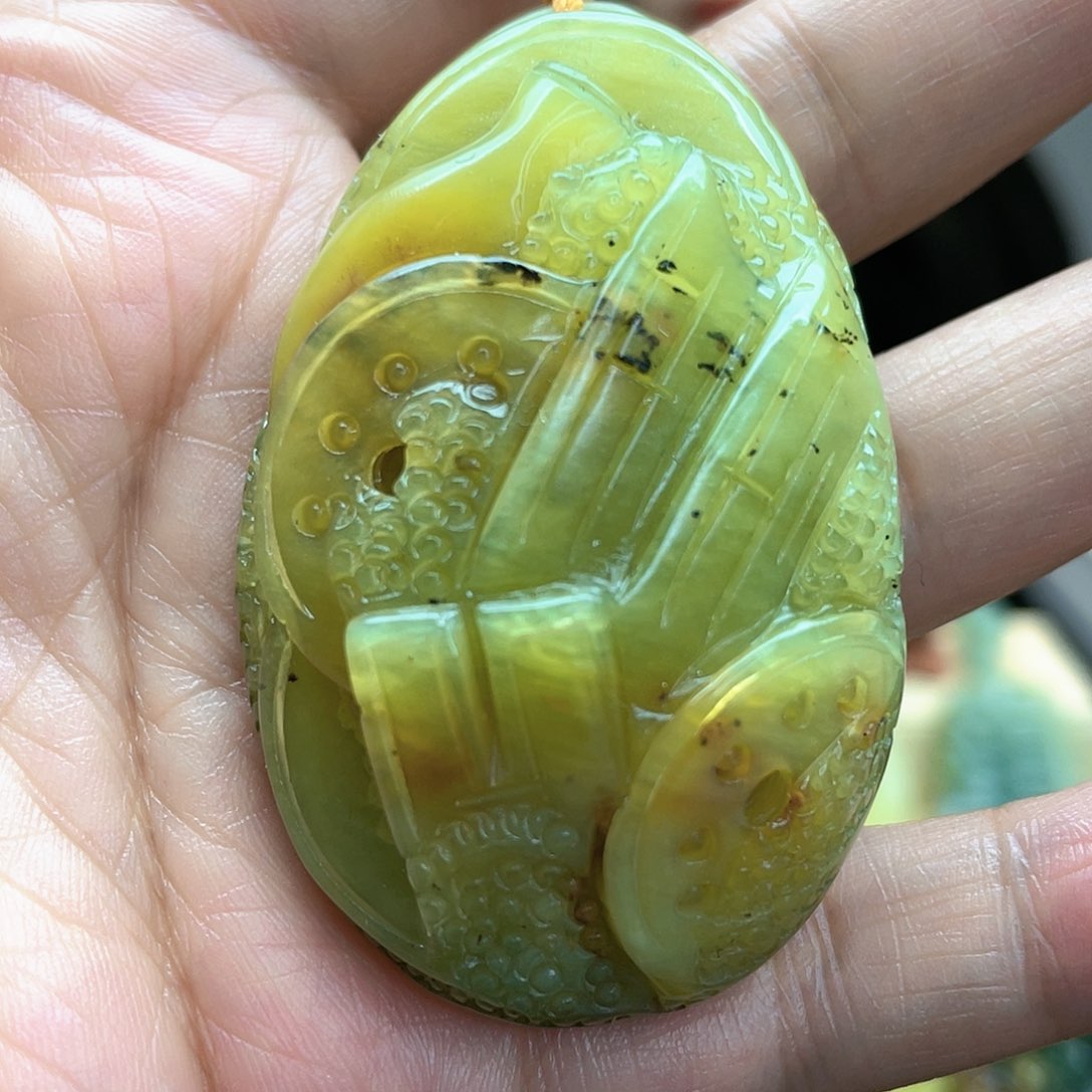 蛇纹石玉颈饰未镶嵌