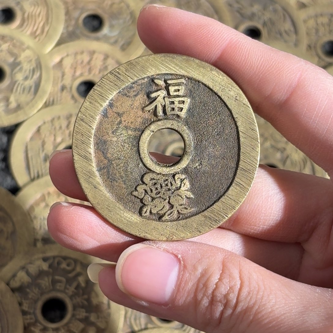 拿***楼铜花钱手工翻砂铸造现代工艺品