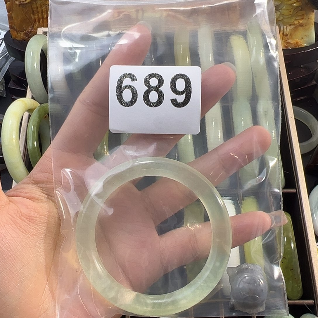 三***王蛇纹石玉未镶嵌手镯